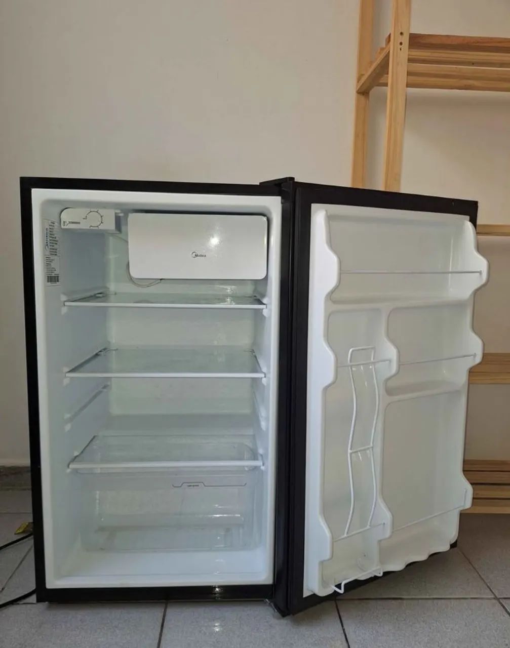 Frigobar Midea Black 124 Litros 127V 