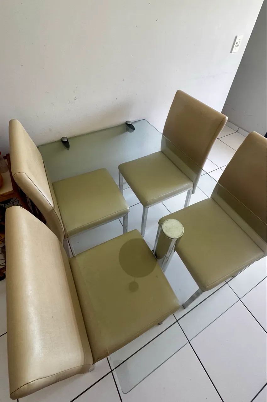VENDE-SE mesa com 4 cadeiras - Foto 4