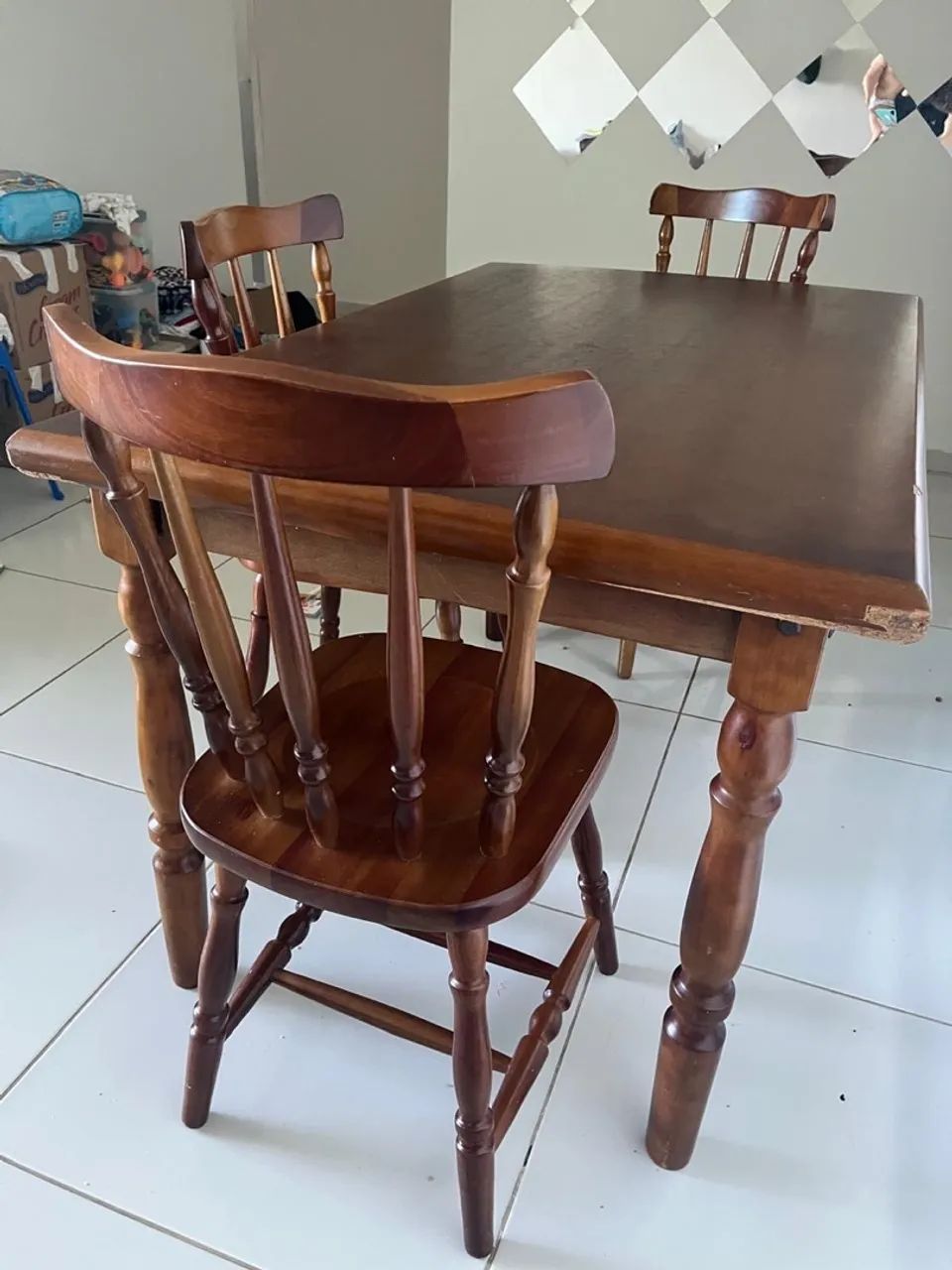 Mesa com 4 cadeiras de madeira - Foto 2