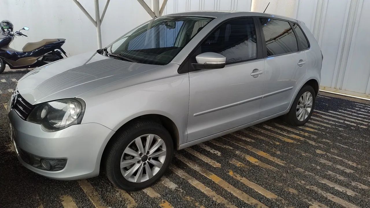 Volkswagen Polo Polo 1.6 Mi/S.Ouro 1.6 Mi Tot.Flex 8V 5p 2013
