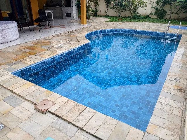 Casa 4 Suítes Piscina Condomínio Fechado 600 m da Praia