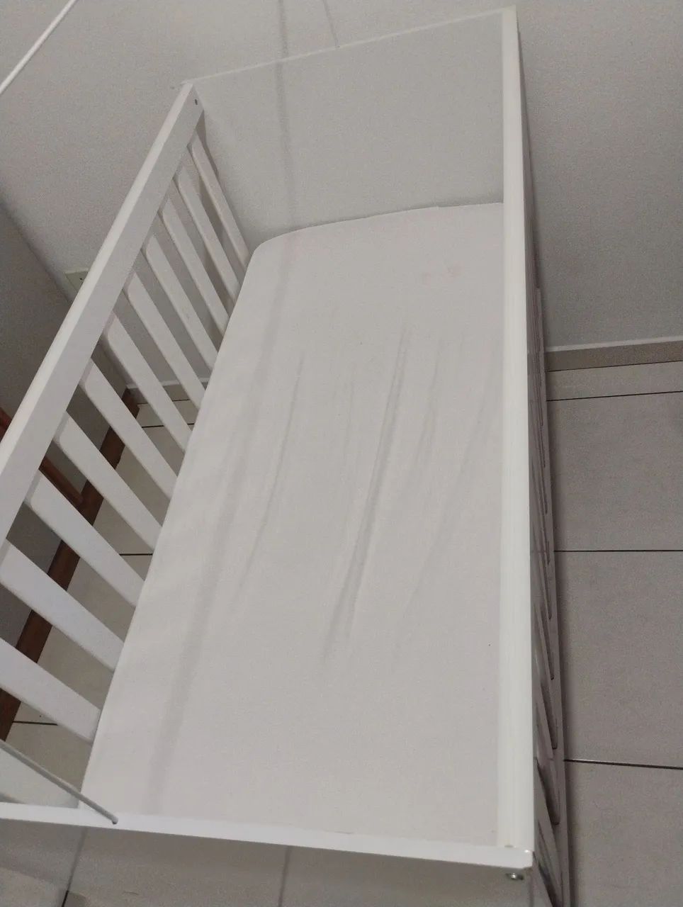 Berço de bebê bem pouco usado com o colchão  - Foto 4