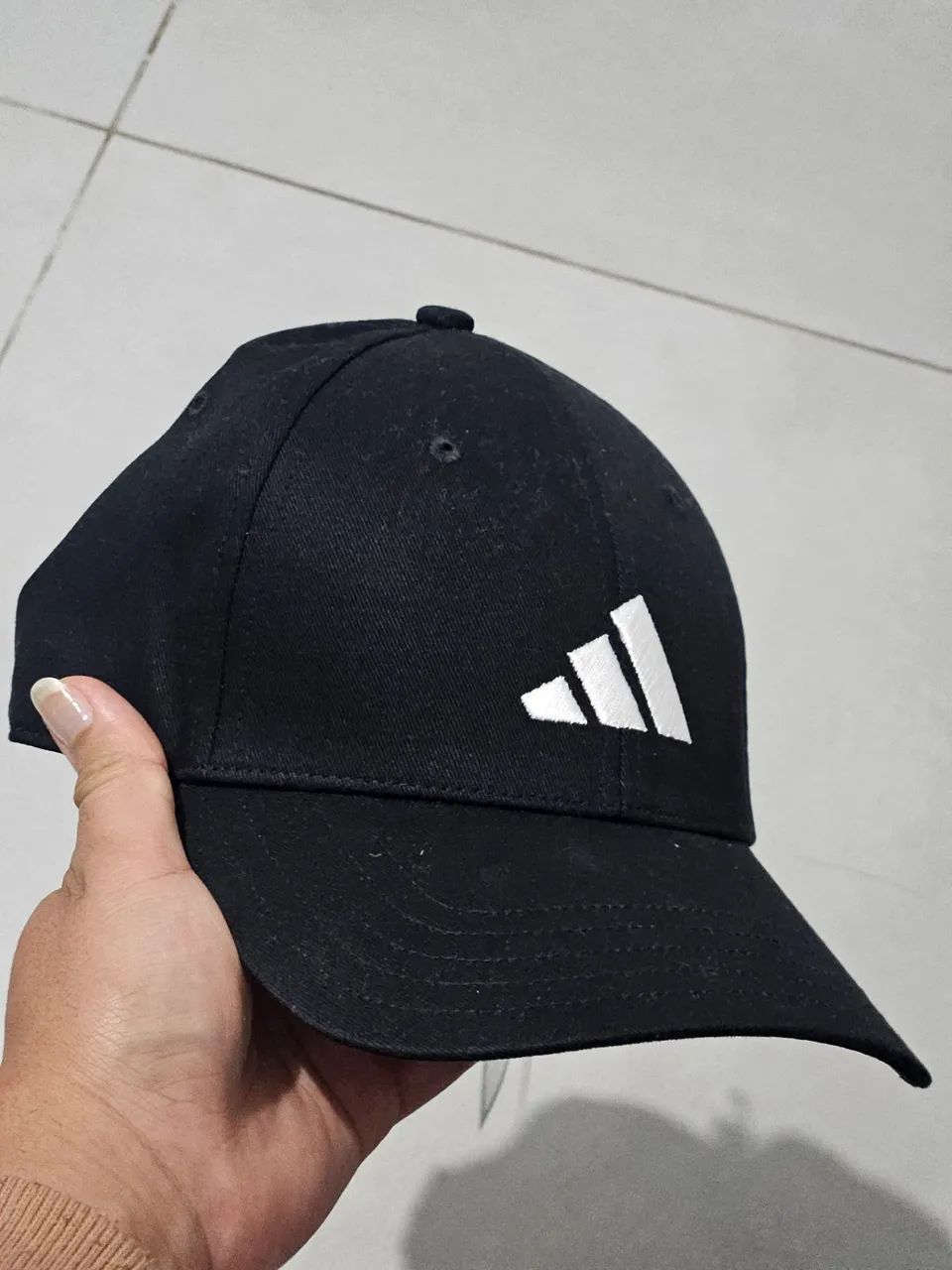 Boné preto adidas original comprado na loja - Foto 3