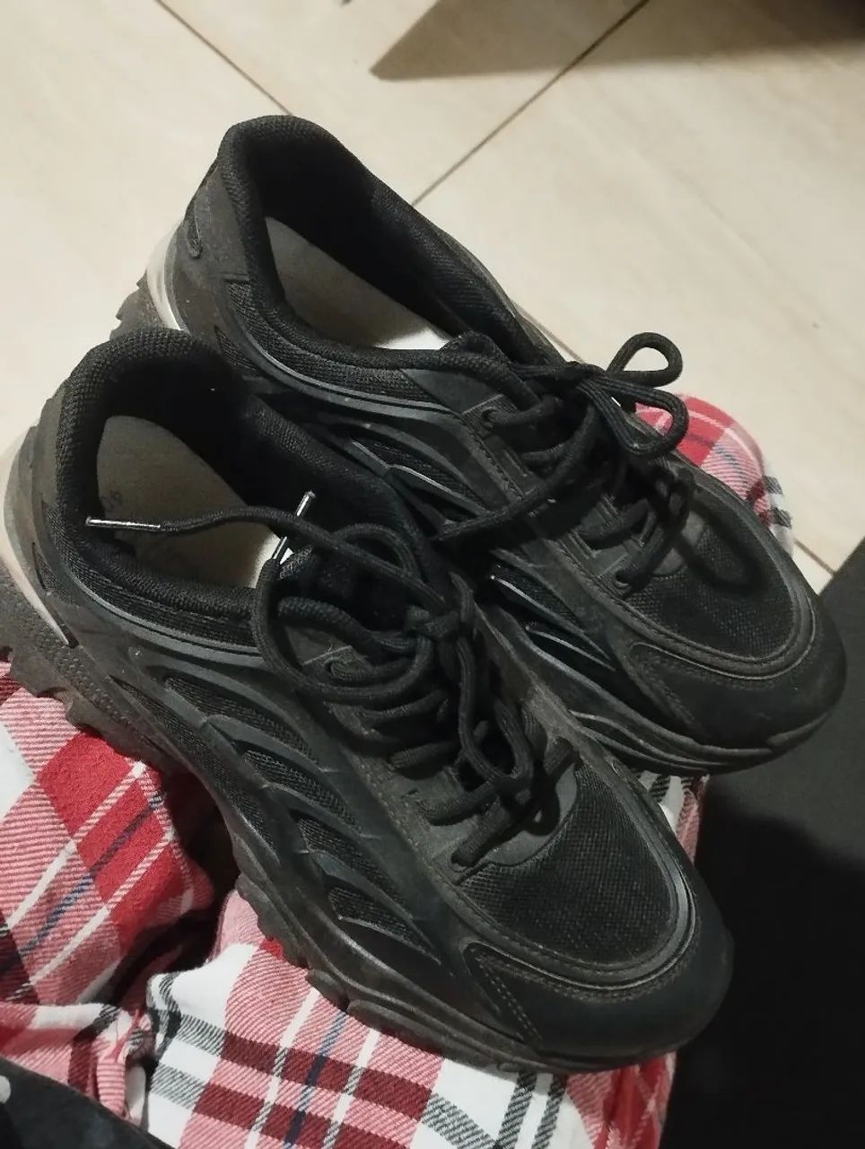 Tênis preto seminovo - Foto 4
