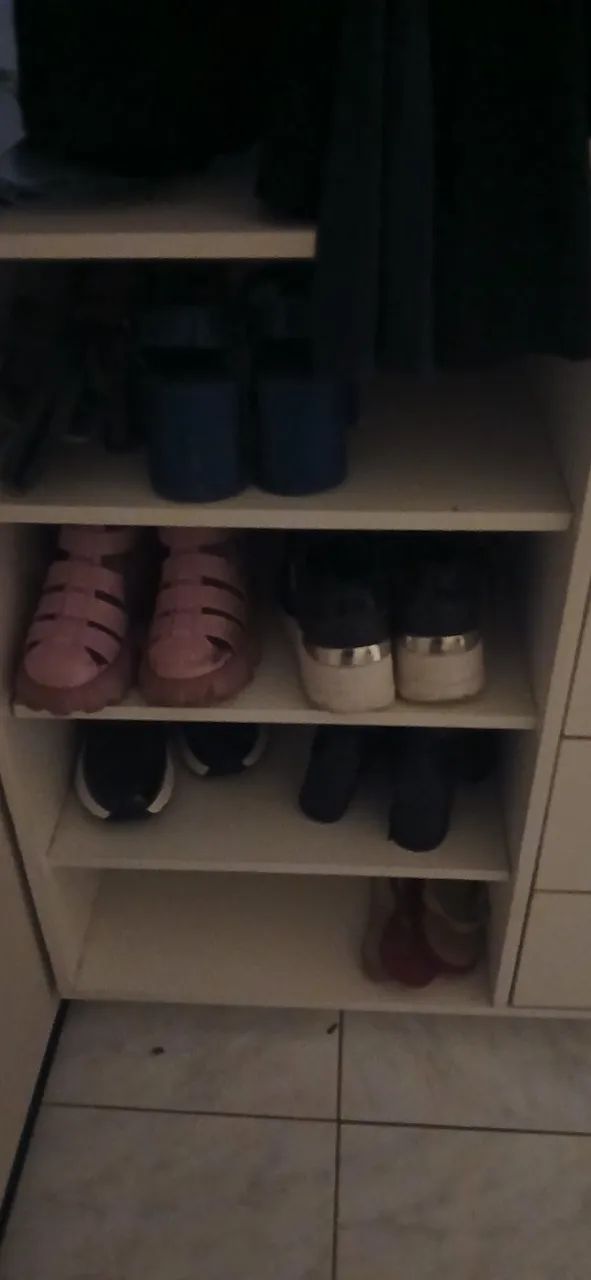Closet compacto branco . Com 6 gavetas e um roupeiro - Foto 2