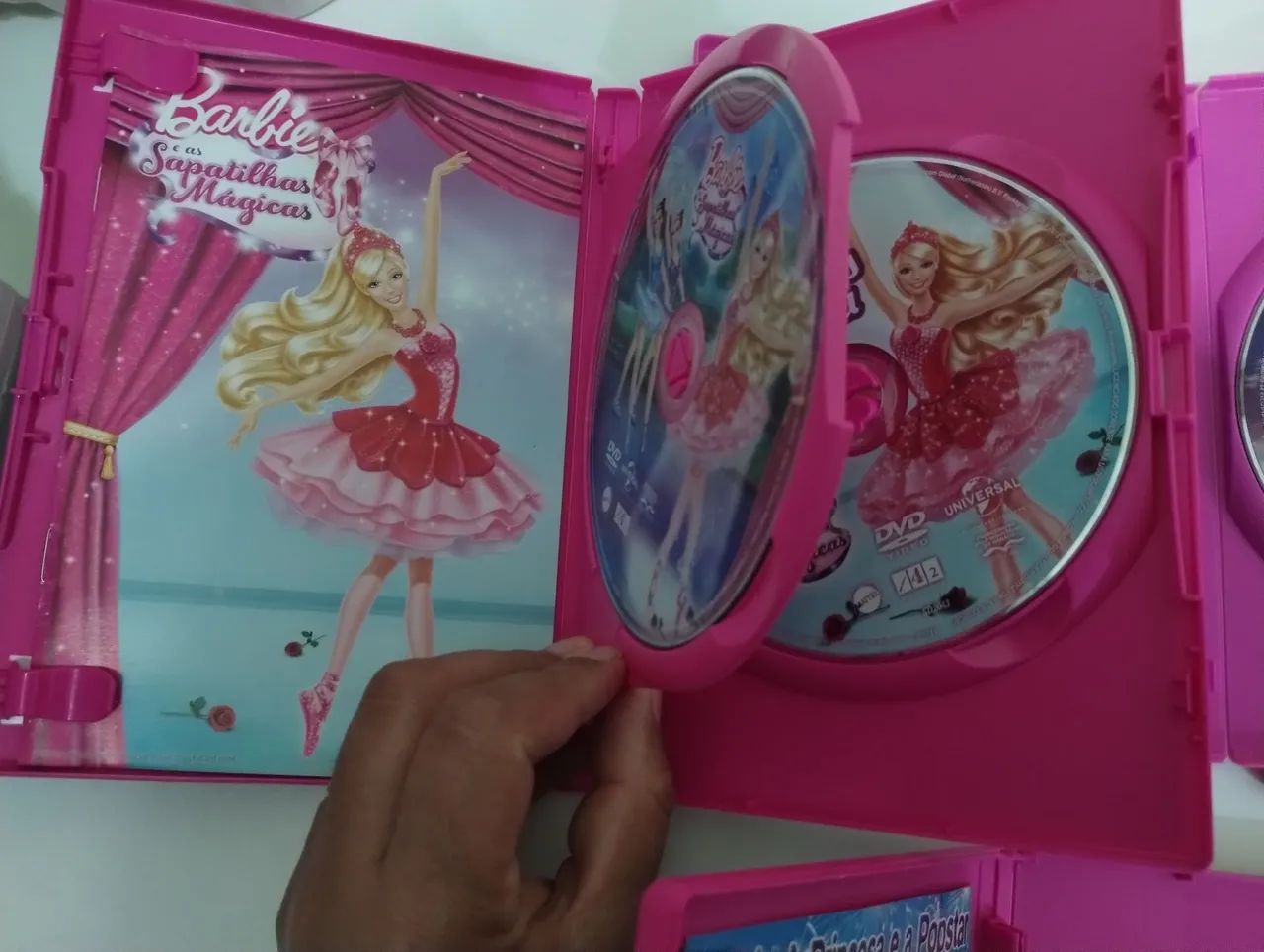 Lote com 5 DVDS originais da Barbie, pode ser usado normalmente ou para colecionadores. - Foto 5