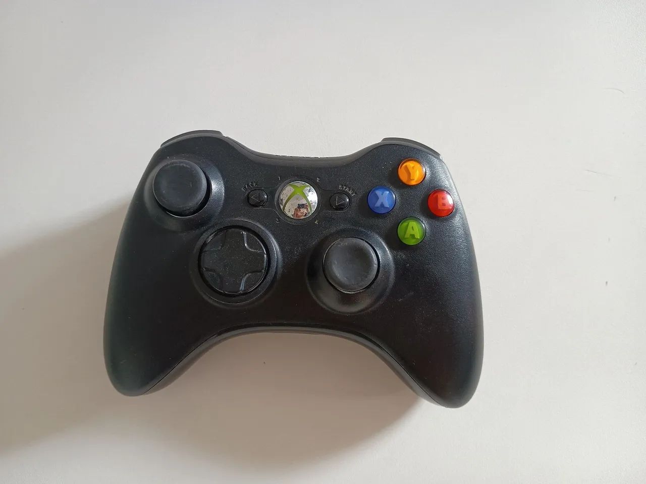 Controle Xbox 360 original semi-novo funcionando perfeitamente por apenas R$160
