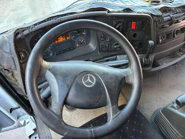 MB AXOR 2035 4X2 2011 - Foto 4