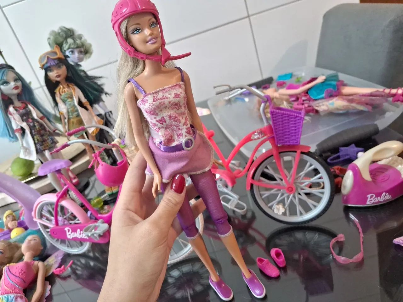 Barbie ciclista com duas bicicletas  - Foto 3