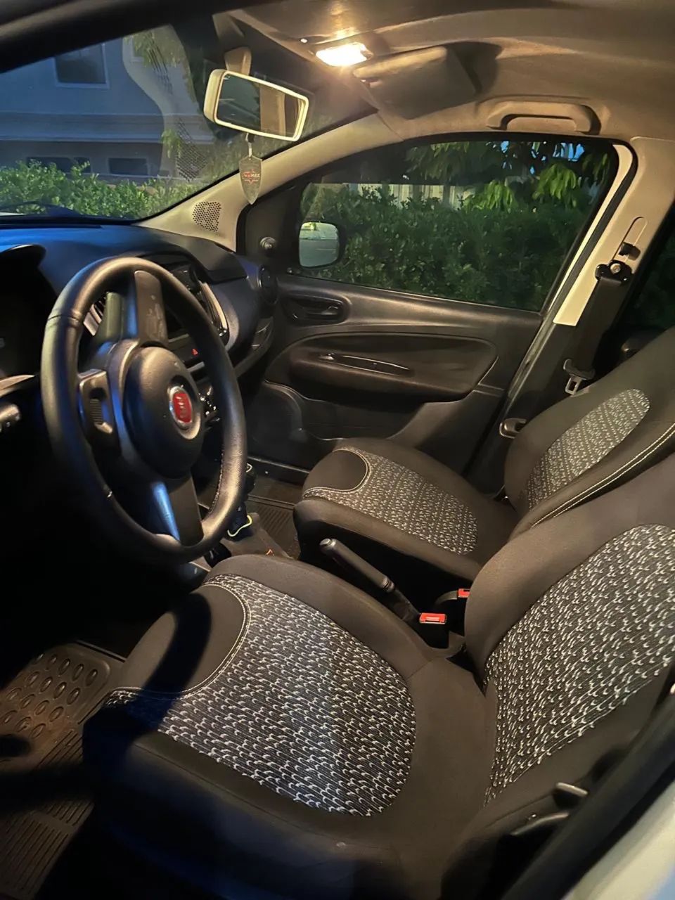 Fiat Uno Attractive 1.0 EVO Fire Flex 8V 5P 2021 - Foto 4