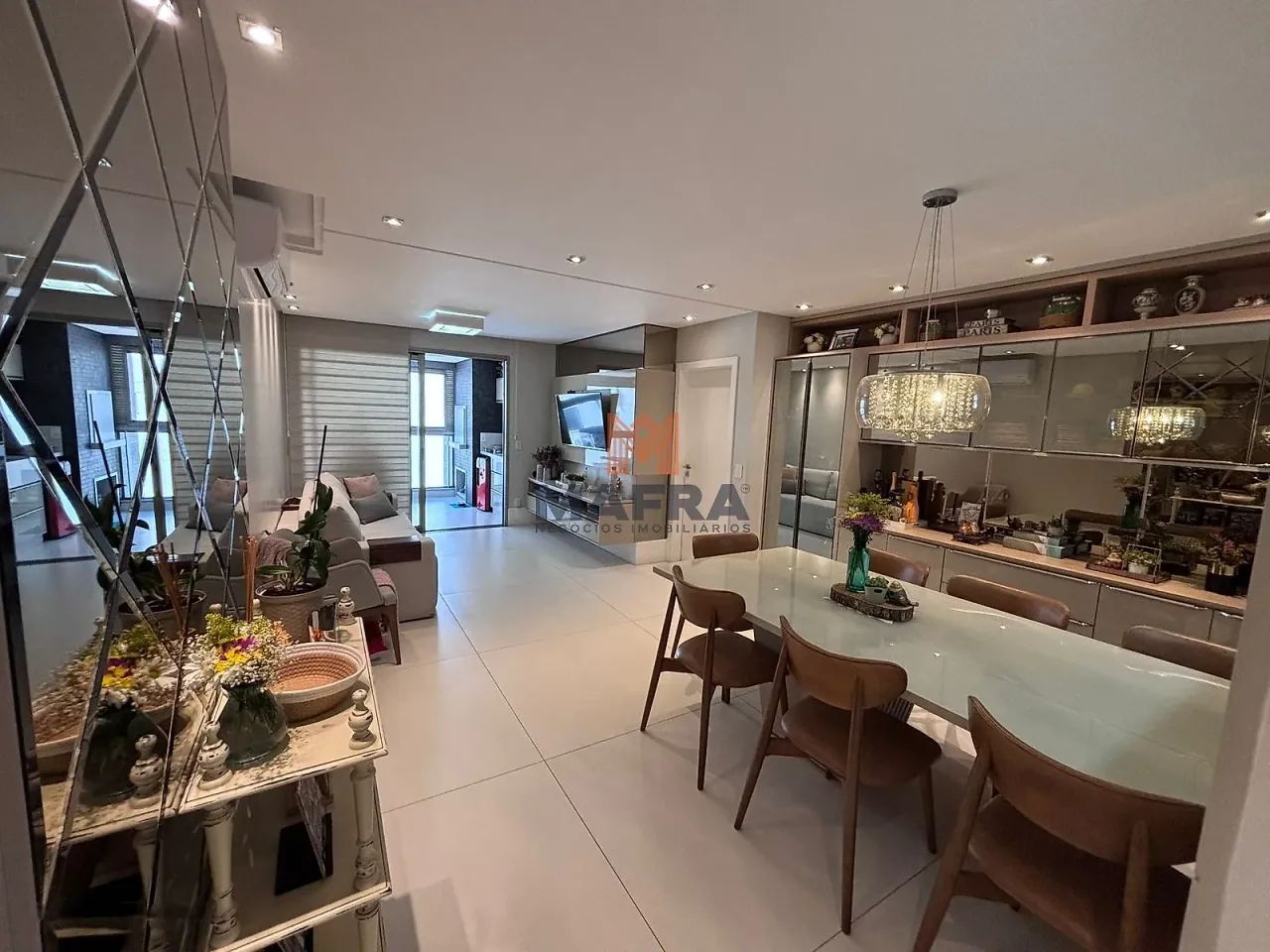 Apartamento Balneário Estreito com 3 suítes - Vista Mar - Foto 2