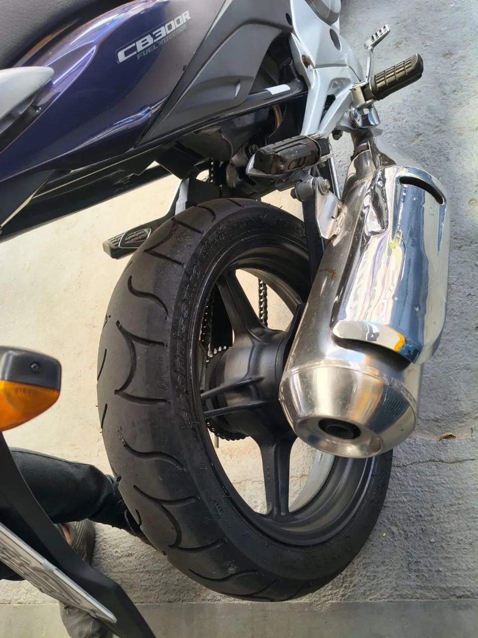 CB300R muito conservada  - Foto 3