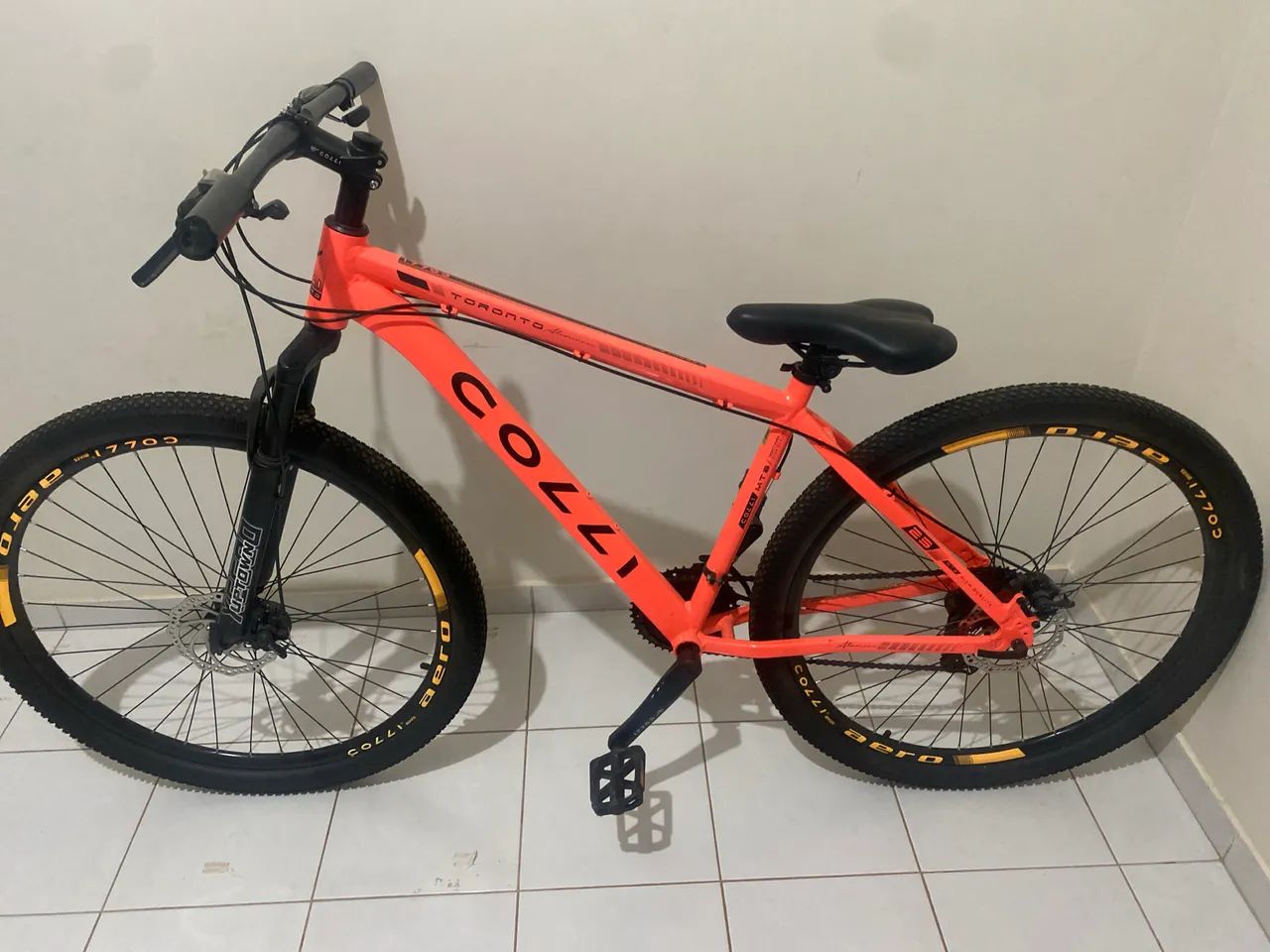 Bicicleta colli laranja aro 29
