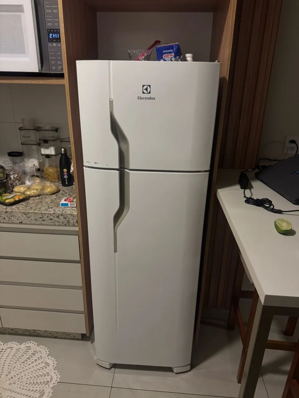 Vende geladeira eletrolux usada