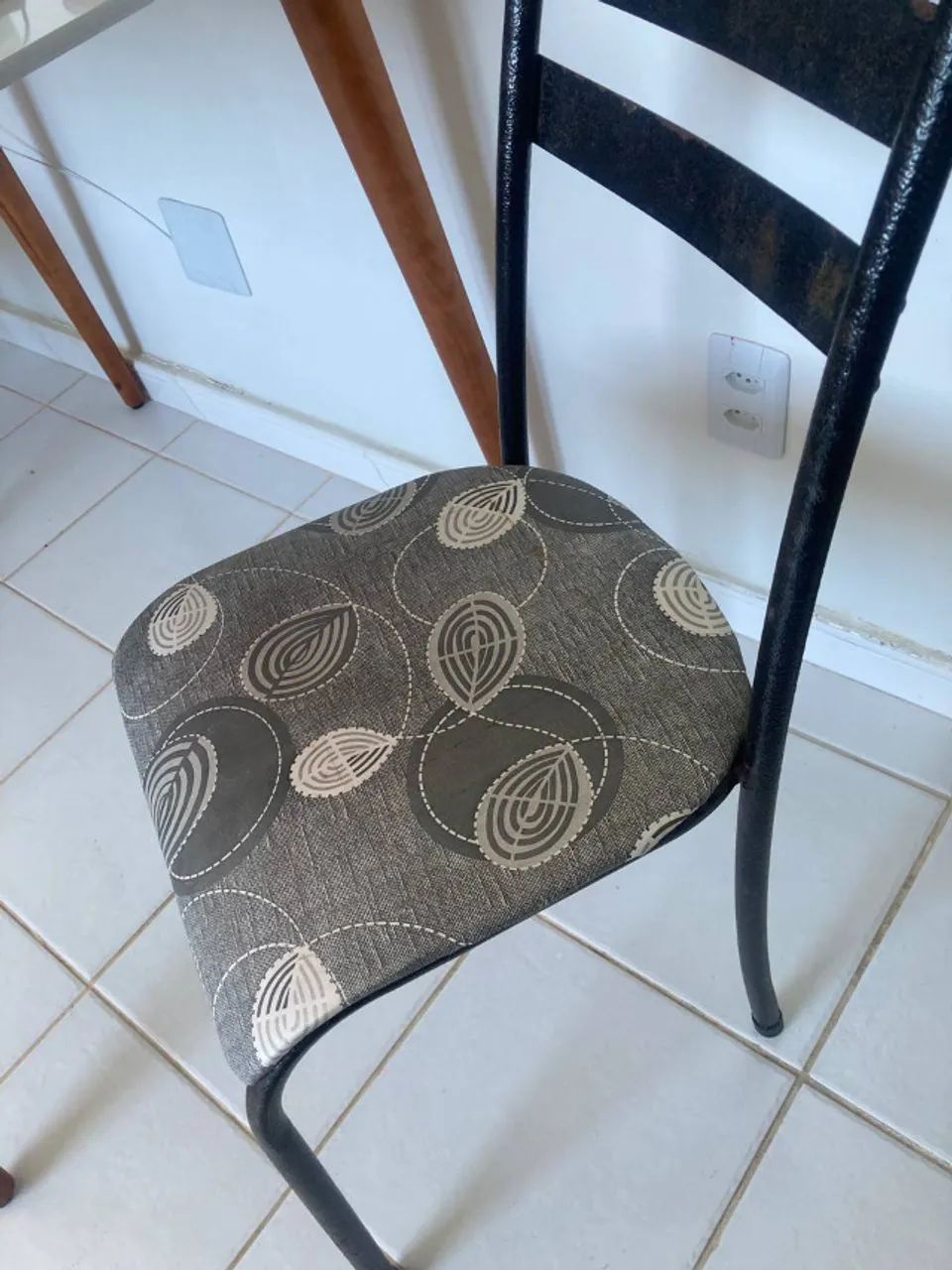 1 Mesa de granito + 3 cadeiras - Foto 3