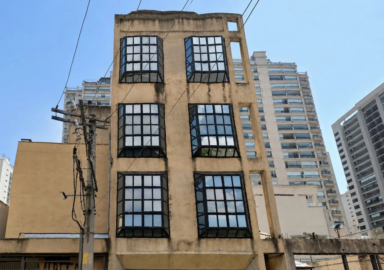 Prédio comercial na Rua João Ramalho, 1395  3000 m²