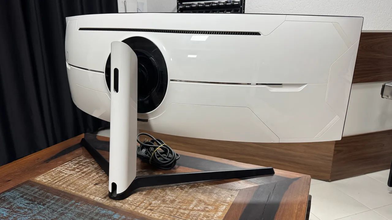 Monitor gamer Samsung Odyssey G9 49" Curvo - Foto 3