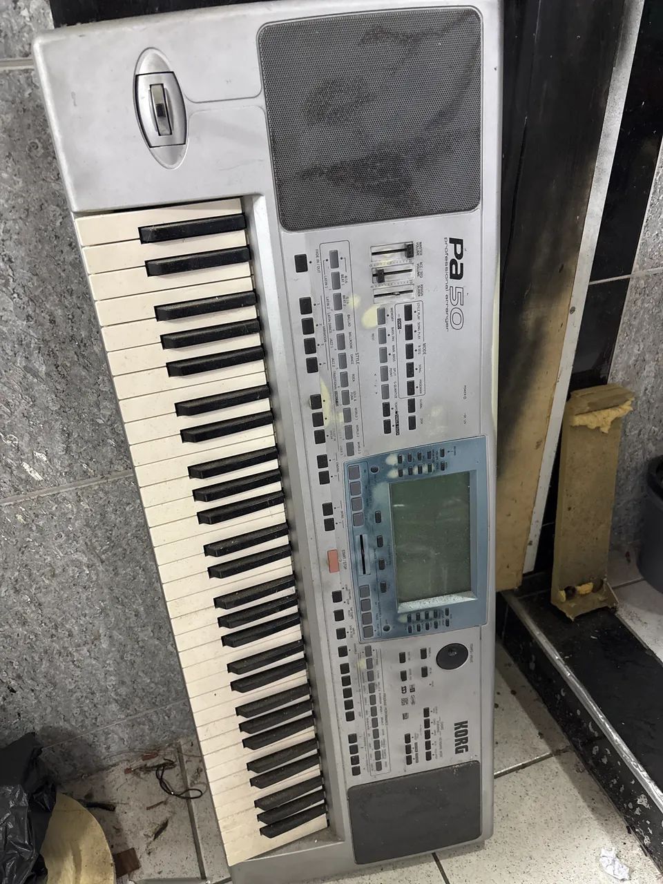 Teclado Korg pa50