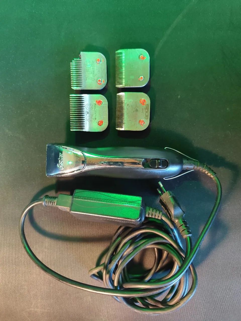 Máquina de Tosa Profissional Oster A6 Slim + 4 Pentes Profissionais - Estado Excelente