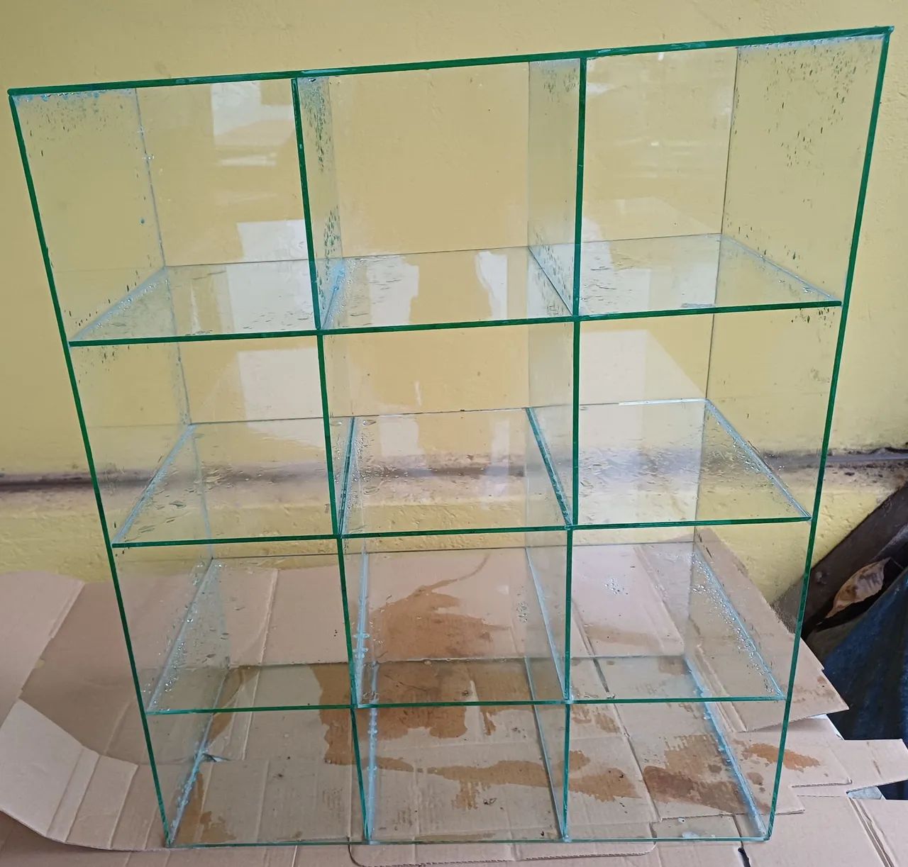 Vende-se Vitrine Com 12 Nichos - Foto 3