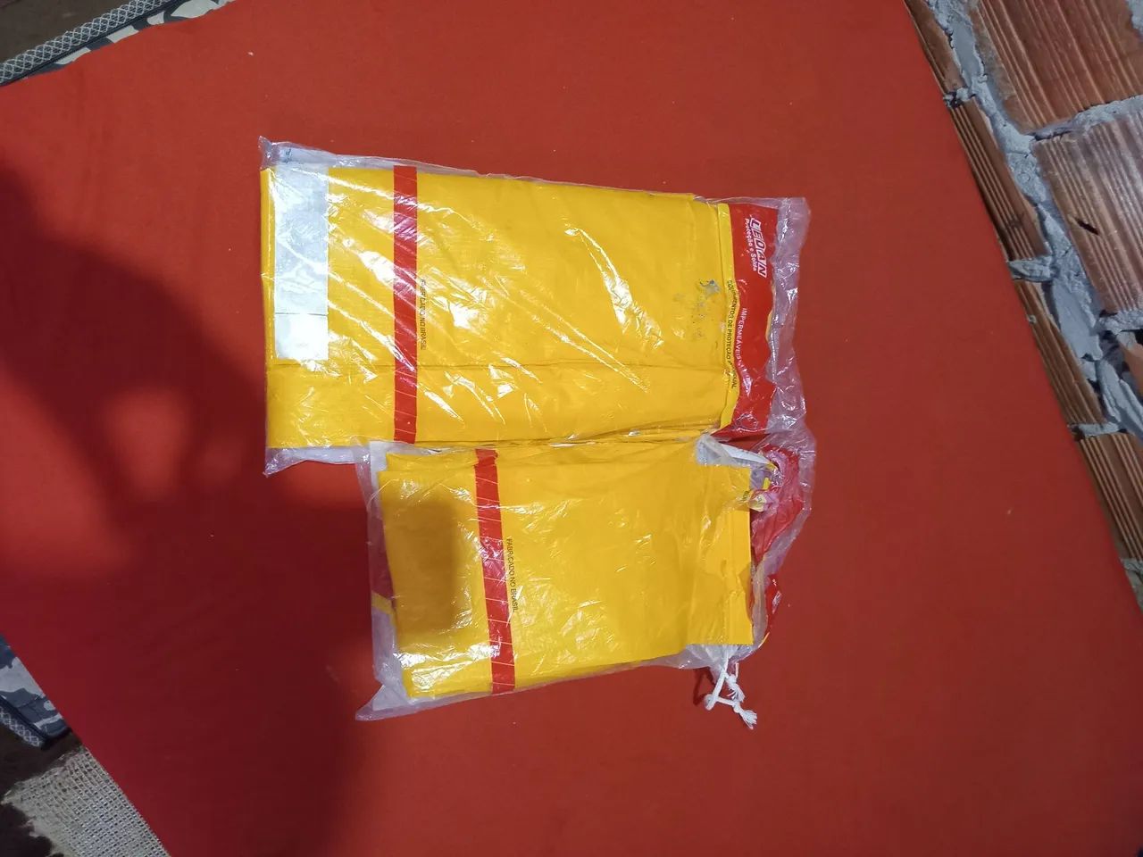 CONJUNTO  CAPA DE CHUVA LEDAN = CALÇA + BLUSÃO = NOVO