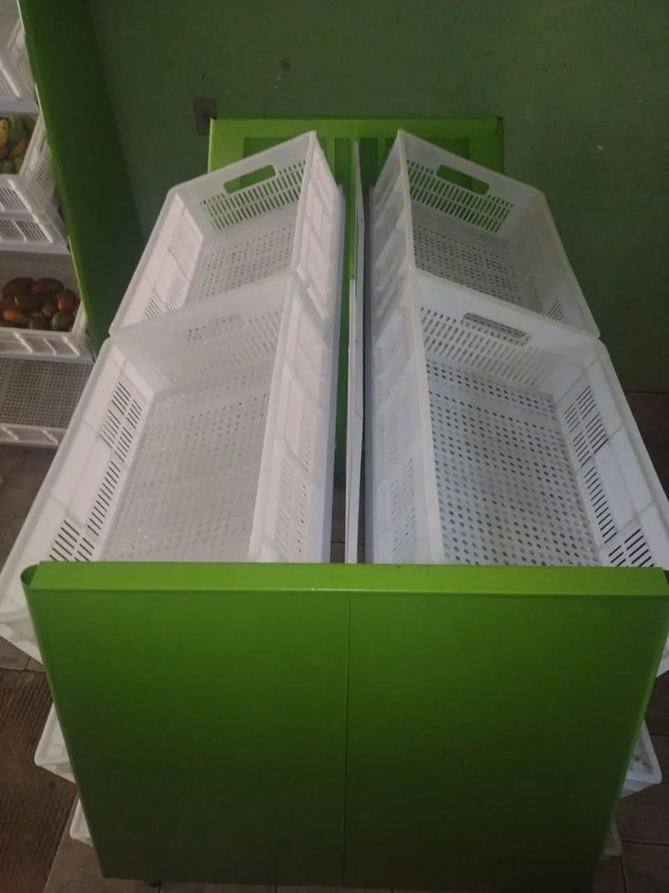 Duas bancas para Hortifruti com 12 cestos cada banca. - Foto 3