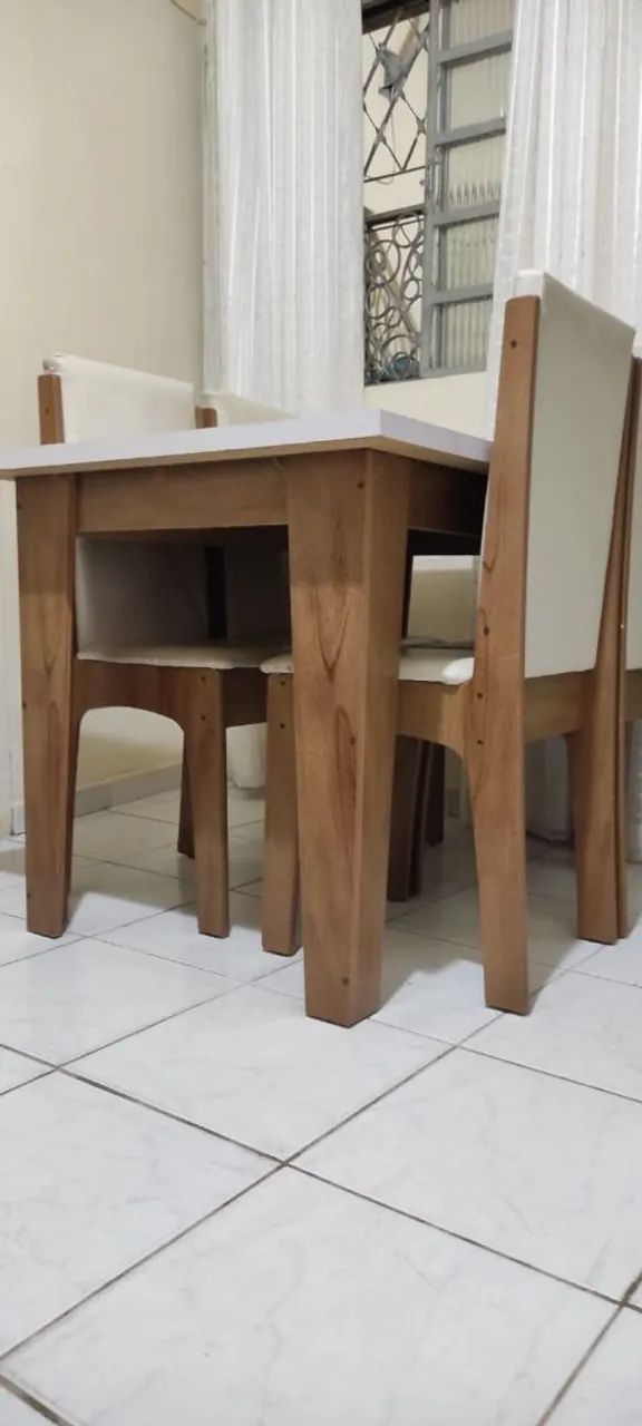 Vendo mesa com 4 cadeiras  - Foto 2