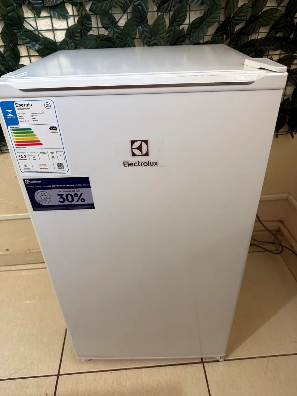 Vendo fregobar eletrolux 80 lt - Foto 2