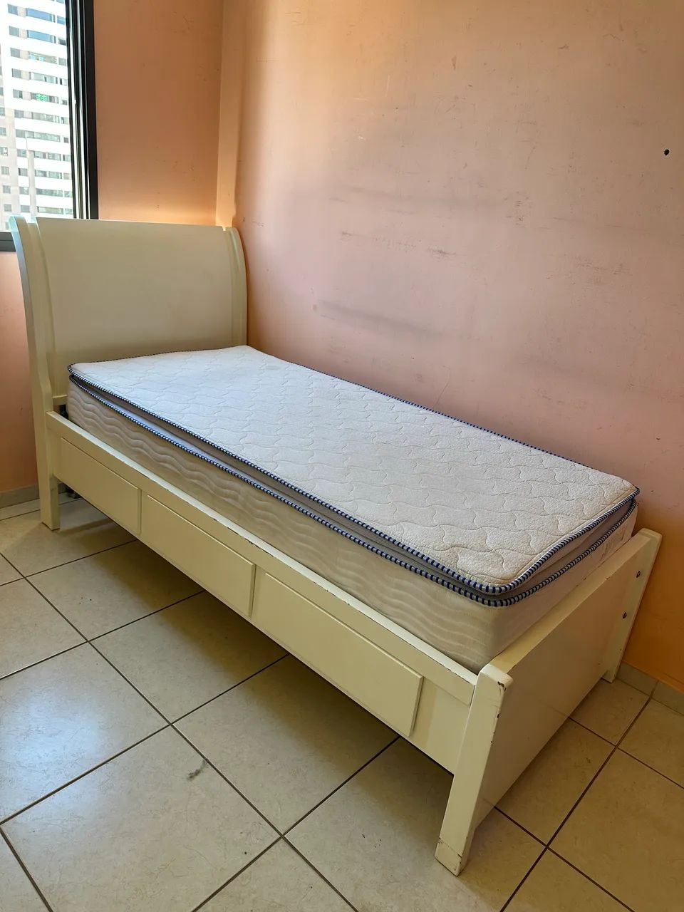 Cama solteiro com colchão 