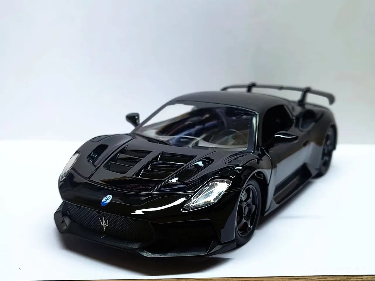 Maserati GT2 - Escala: 1:24 Carro de ferro - Foto 2