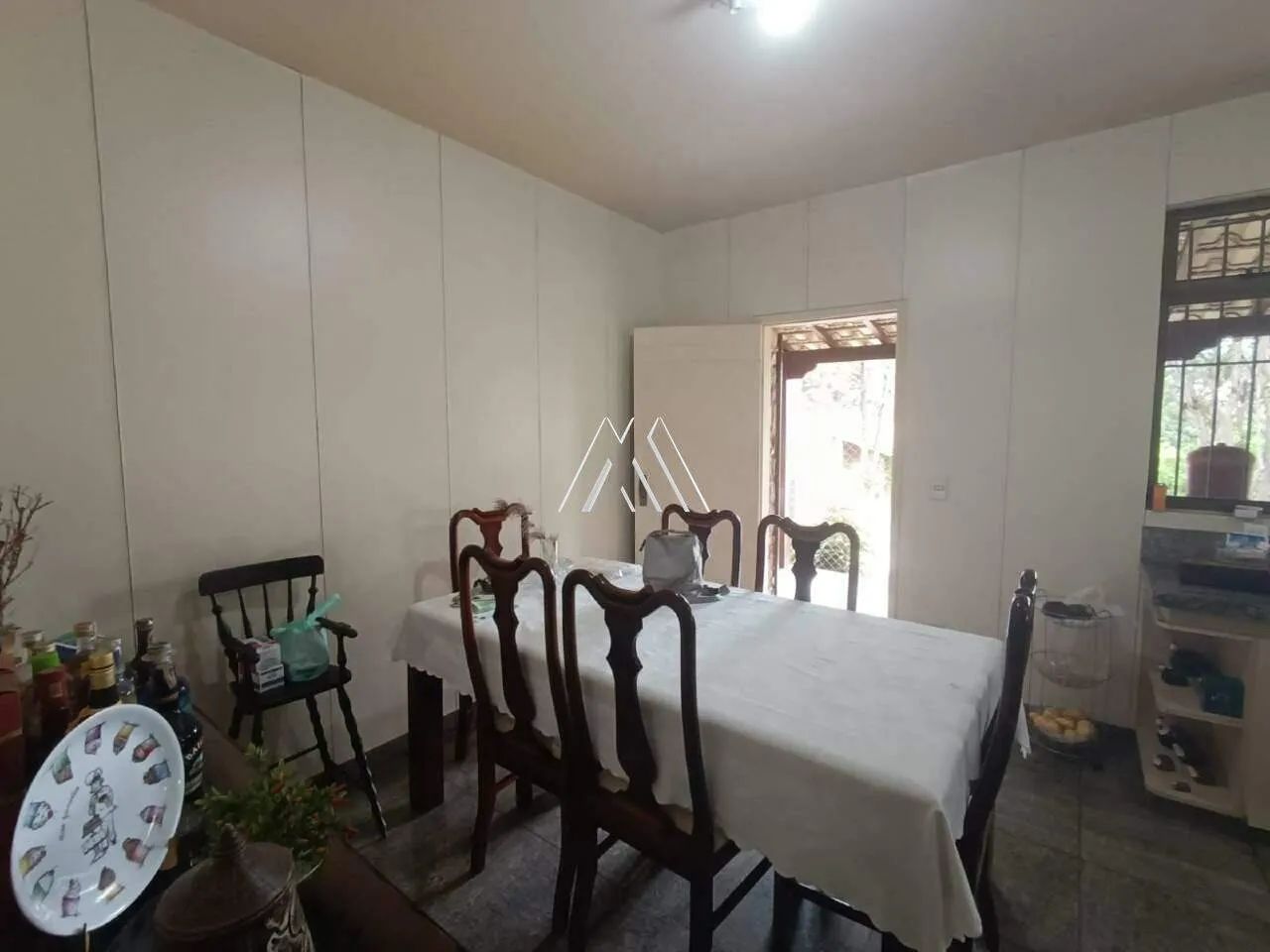 Vendo excelente casa em Itaúna em excelente localização! - Foto 2