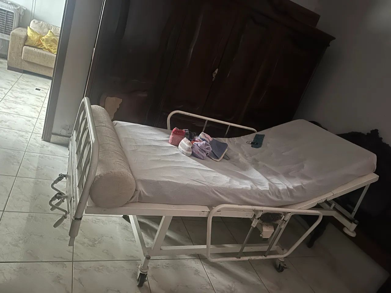 Cama hospitalar regulável  - Foto 4