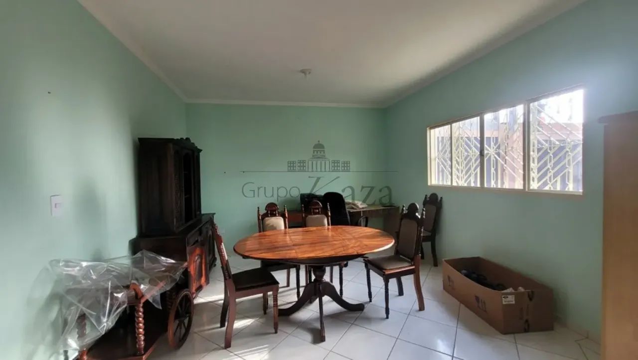 Casa Térrea com Edícula - Chácaras Pousada do Vale - 5 Dormitórios - 160,80m². - Foto 4