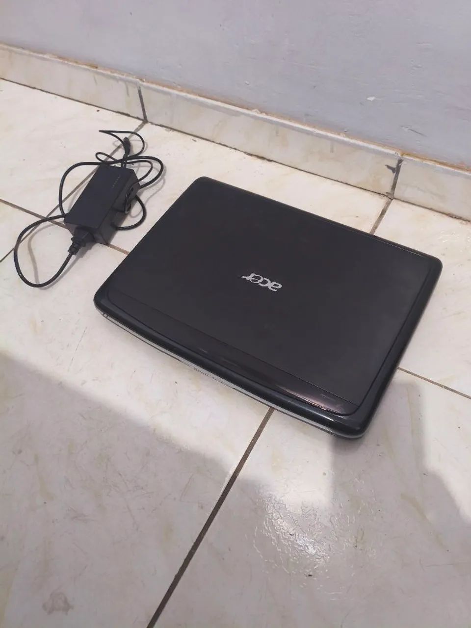 Notebook Acer original 250 gigas 4 ram responde muito rápido tá bem conservado  - Foto 2