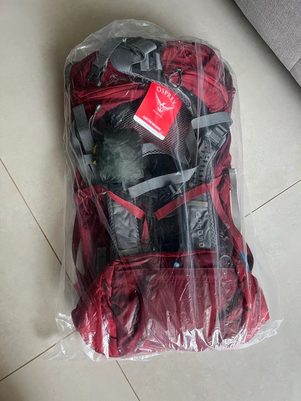 Mochila Osprey Ariel AG 65 vermelha - Foto 2