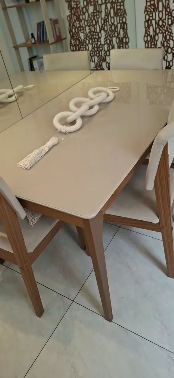 Mesa de Jantar 6 lugares, Tampo com Vidro 1,60m x 90cm