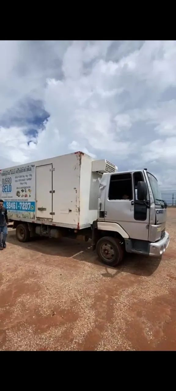 Caminhão Ford cargo 3/4 815 / 712 refrigerado baú 