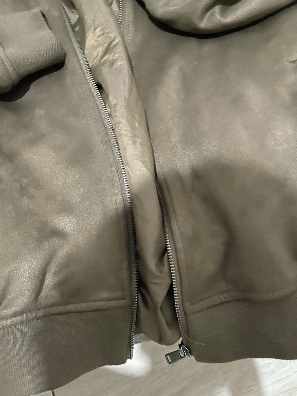 Jaqueta bomber em suede marrom M - Foto 2