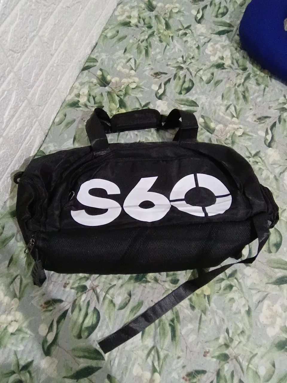 Vende-se bolsa preta transversal e impermeável  - Foto 4