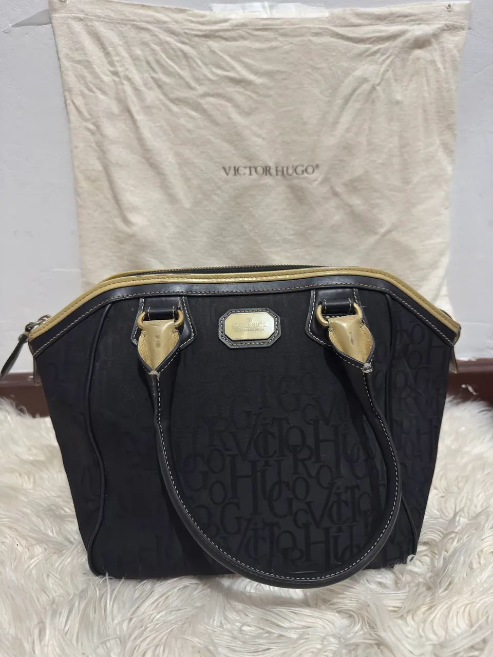 Bolsa Victor Hugo Preta