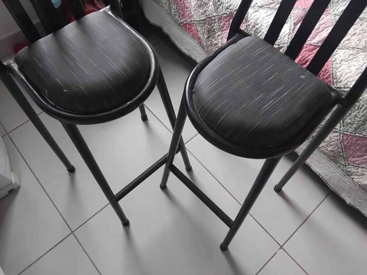 2 Banqueta  ferro bem resistente 