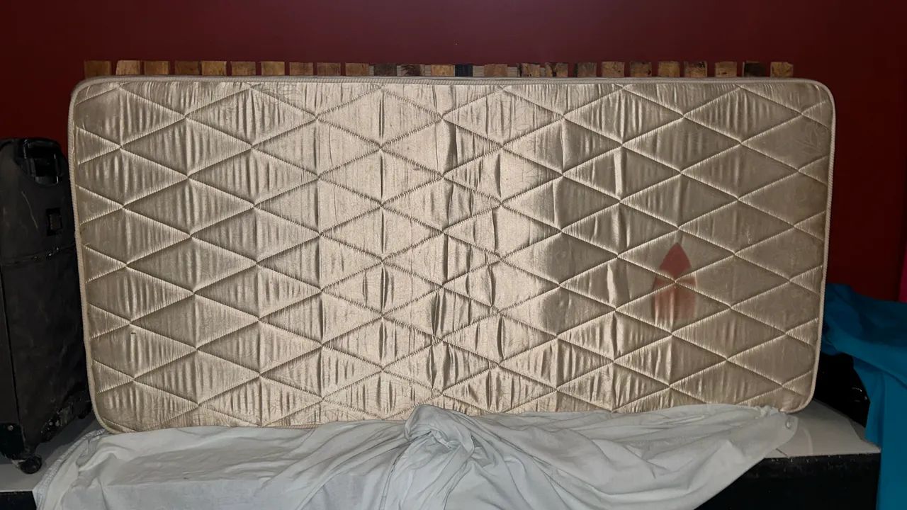 COLCHÃO DE SOLTEIRO