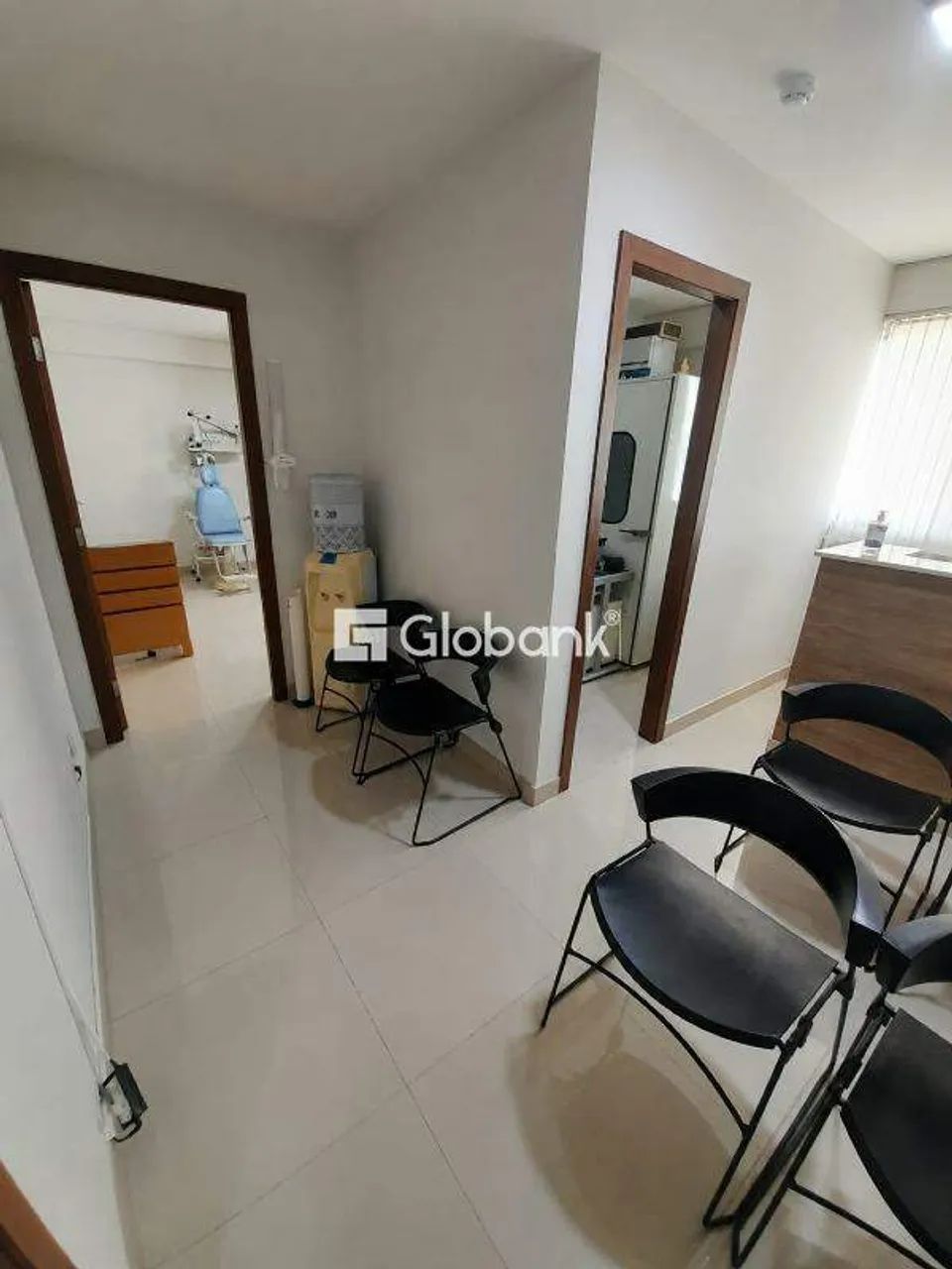 Sala comercial à venda em Centro com 33m² e banheiro.