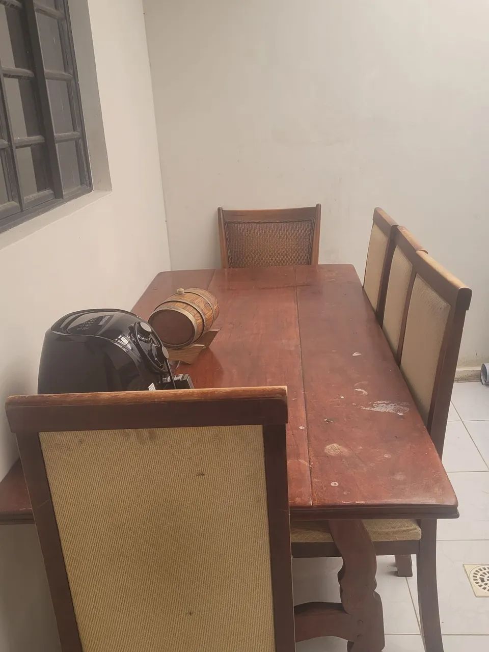 VENDE-SE MESA EM MADEIRA MACISA 