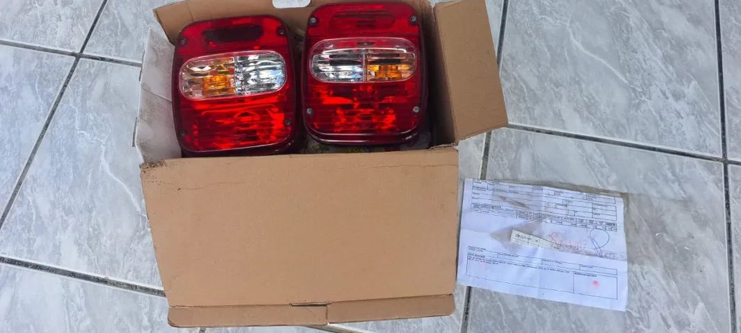 Lanternas originais caminhão volks, ja vai com lâmpadas, com nota fiscal - Foto 5