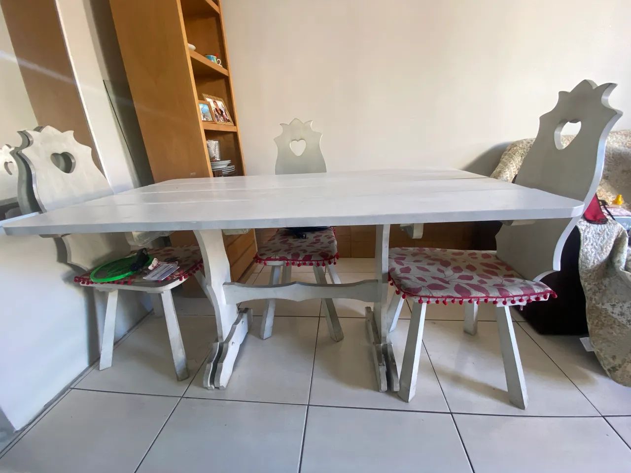Mesa com 4 cadeiras MADEIRA LEGITIMA RARIDADEE !!