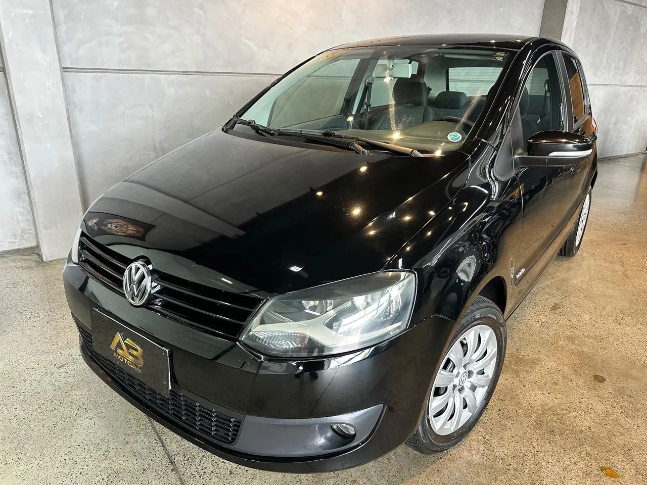 Volkswagen Fox 1.0 MI Total Flex 8V 3P 2014 - Foto 4