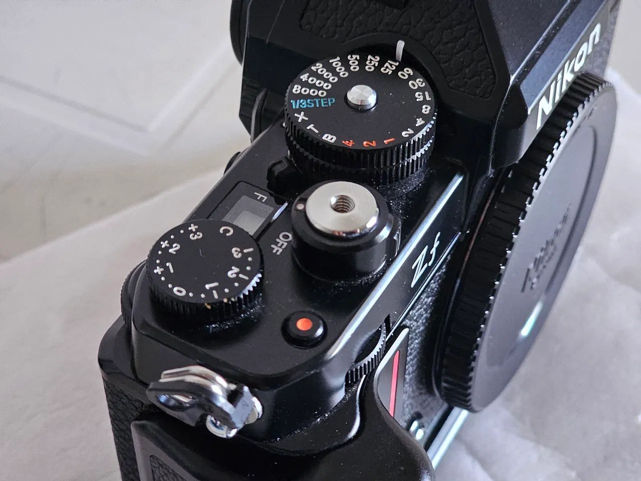 Nikon ZF + Grip + Cartão Micro SD - Apenas 27 k - como nova
