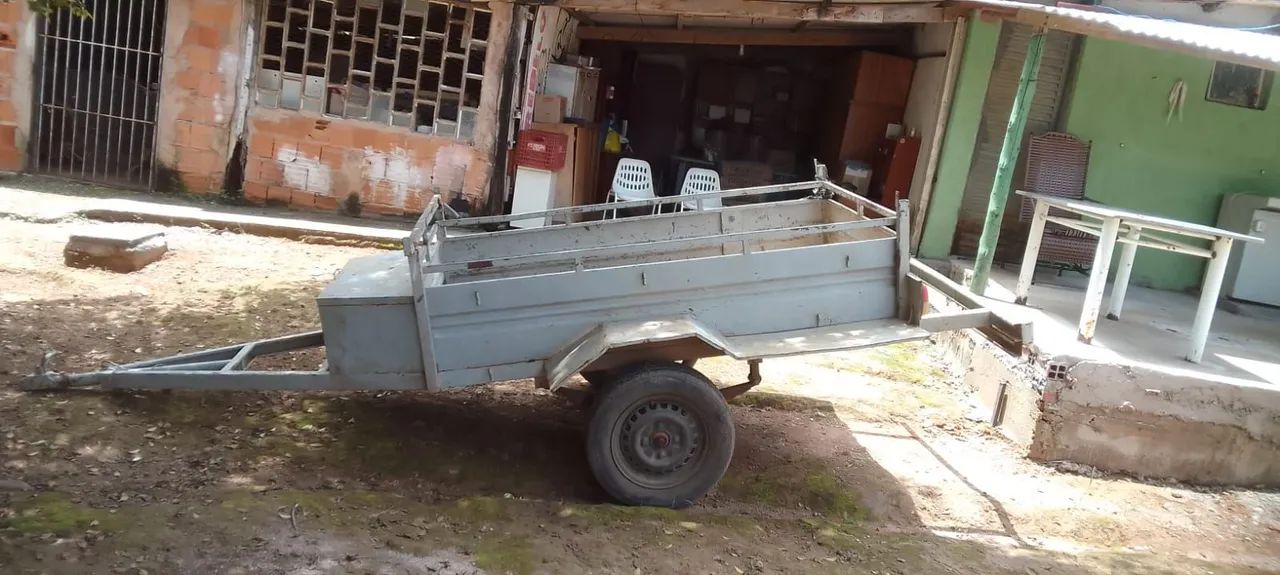 Vd R$ 3,500 carretinha reforçada 1,10x2,00m  não tá emplacada mas se quiser pode emplacar  - Foto 2