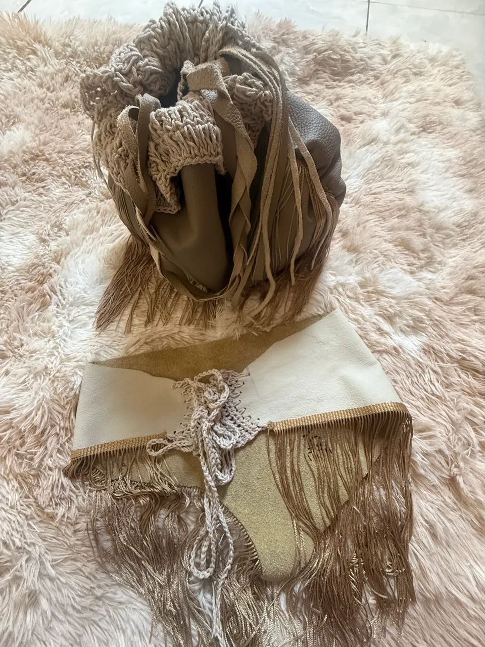 Bolsas artesanais couro e crochê  - Foto 4